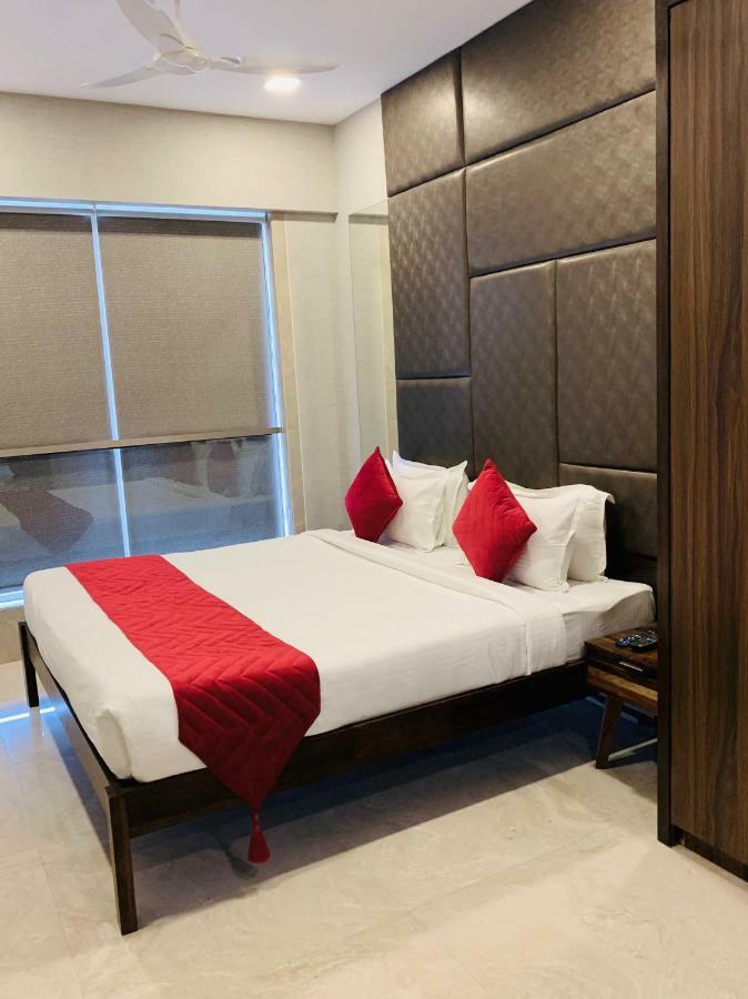 Theory9 Premium Service Apartments Khar Mumbai Exterior photo